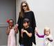 Angelina Jolie avec ses enfants Zahara, Pax et Vivienne à la Nouvelle-Orléans le 11 mars 2012