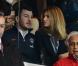 Michaël Youn et Isabelle Funaro bien au chaud lors du huitième de finale de la Coupe de la Ligue entre le PSG et l'OM (2-0) le 31 octobre 2012 au Parc des Princes à Paris