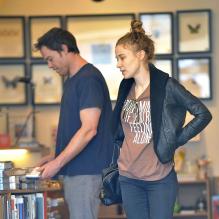 Michael C. Hall, dans une libraire de Los Angeles avec Morgan Macgregor le 31 octobre 2012.