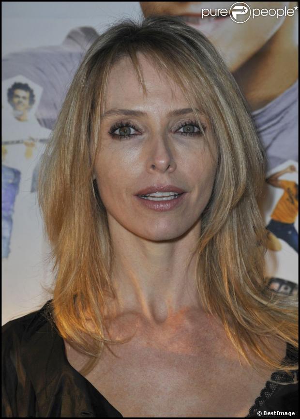 Tonya Kinzinger - Photo Set
