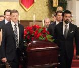 Carlos Solis (Ricardo Antonio Chavira) et Tom Scavo (Doug Savant) dans la série  Desperate Housewives .