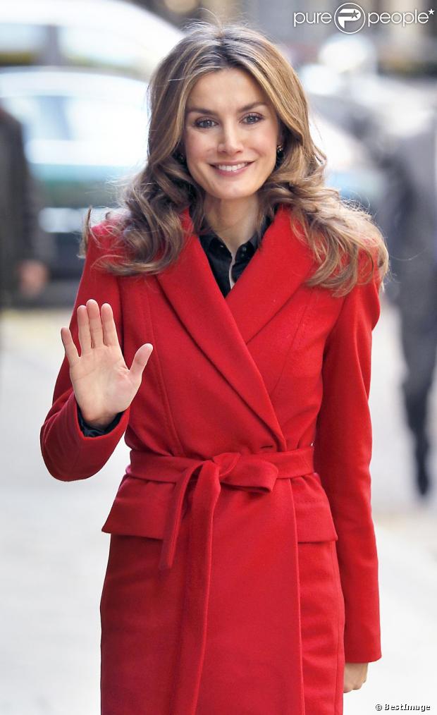 AGENDA PERSONAL DE LA PRINCESA LETIZIA Nº (2) - Página 54 977876-la-princesse-letizia-d-espagne-lors-de-620x0-2