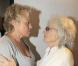  Muriel Robin et Catherine Lara dans les loges du Palais des Sports, le 23 juin 2009. 
  