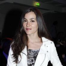 Olivia Ruiz assiste au défilé de haute couture du créateur Jean-Paul Gaultier à Paris le 6 juillet 2011.