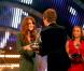  Kate Middleton remettant à Bradley Wiggins son trophée. La duchesse de Cambridge prenait part dimanche 16 décembre 2012 à la cérémonie des BBC Sports Personality of the Year Awards 2012 à l'ExCel Arena de Londres. Son premier engagement depuis l'annonce de sa grossesse et son hospitalisation. 