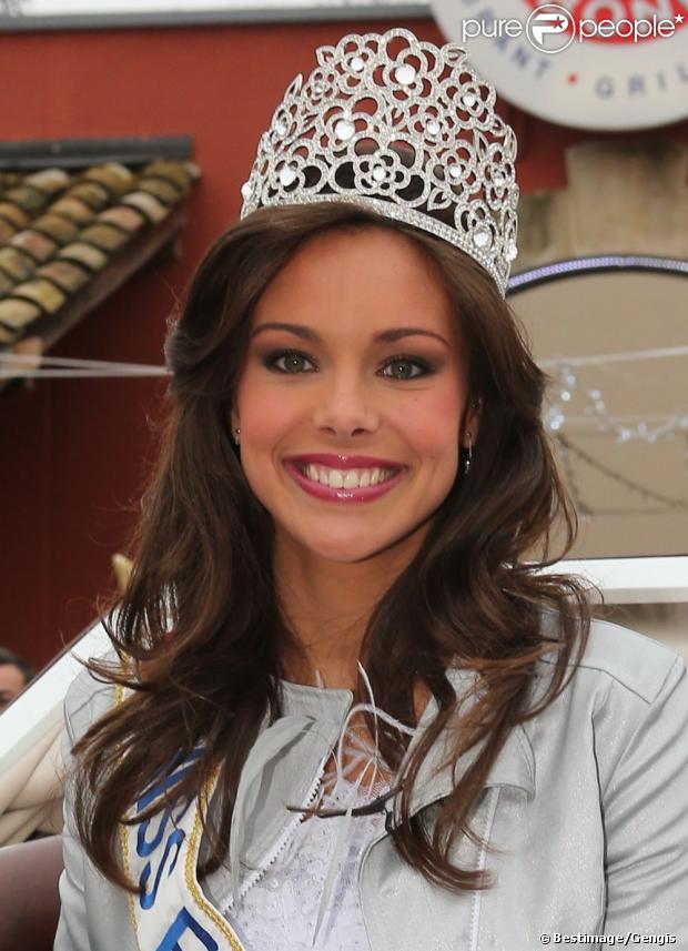 Marine Lorphelin, Miss France 2013, rayonnante, lors de son retour dans sa ville natale, Charnay-les-Macon en Bourgogne, le 19 décembre 2012
