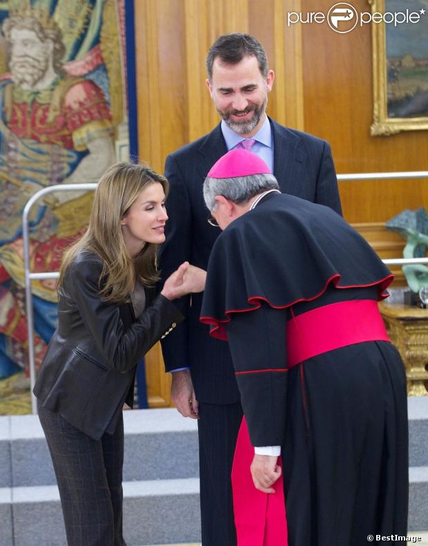 AGENDA DE LOS PRINCIPES DE ASTURIAS - Página 16 1020938-la-princesse-letizia-et-le-prince-620x0-1