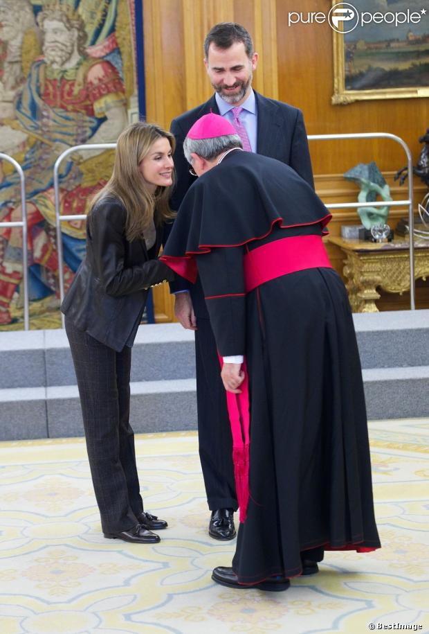 AGENDA DE LOS PRINCIPES DE ASTURIAS - Página 16 1020939-la-princesse-letizia-et-le-prince-620x0-1