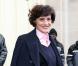 Inès de la Fressange arrive au défilé Chanel Haute Couture le 22 janvier 2013