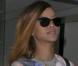 Rihanna arrive à l'aéroport de Los Angeles, habillée d'un sweater Guns Germs $teal, d'un jean et de bottines Timberland. Le 31 janvier 2013.