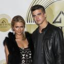 Paris Hilton : Avec son jeune chéri, elle vit de mode et de boîte de nuit
