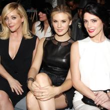 Jane Krakowski, Maggie Grace et Ashley Greene assistent au défilé KaufmanFranco automne-hiver 2013-2014 au Theatre du Lincoln Center. New York, le 11 février 2013.