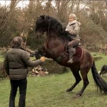Véronique Jannot à cheval dans <em>La Parenthèse inattendue</em>, mercredi 20 février 2013 sur France 2