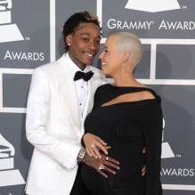 Wiz Khalifa et Amber Rose à la 55e cérémonie des Grammy Awards à Los Angeles le 10 février 2013. Amber Rose portait une robe Donna Karan et Wiz Khalifa un costume Tom Ford. Le couple semblait très amoureux.