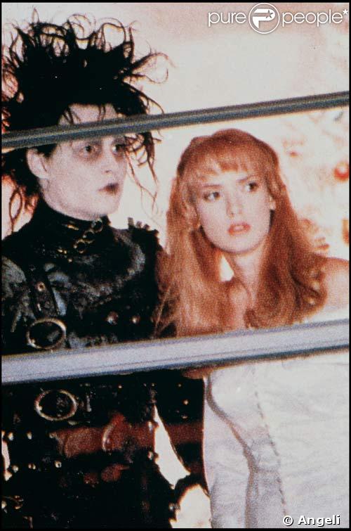 WInona Ryder et Johnny Depp dans Edward aux mains d'argent en 1991