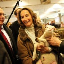 Ségolène Royal en visite au Salon de l'Agriculture, à Paris, le 27 février 2013.