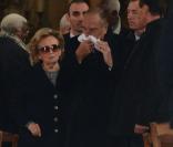 Jacques Chirac et sa femme Bernadette Chirac à l'intérieur de l'église Saint-Etienne-du-Mont à paris pour assister aux funérailles de Maurice Ulrich le 20 novembre 2012.