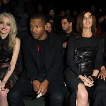 Les chanteurs Sky Ferreira, Franck Ocean et Ciara au côté de Carine Roitfeld assistent au défilé Givenchy prêt-à-porter automne-hiver 2013-2014 à la Halle Freyssinet. Paris, le 3 mars 2013.