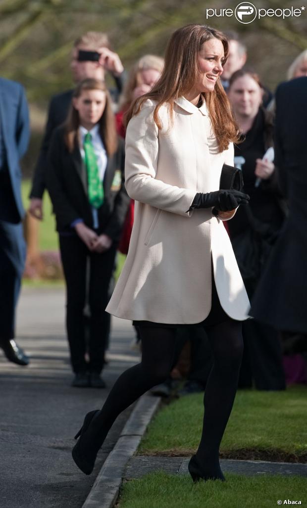 CASA REAL BRITÁNICA - Página 79 1081181-catherine-duchess-of-cambridge-and-620x0-1