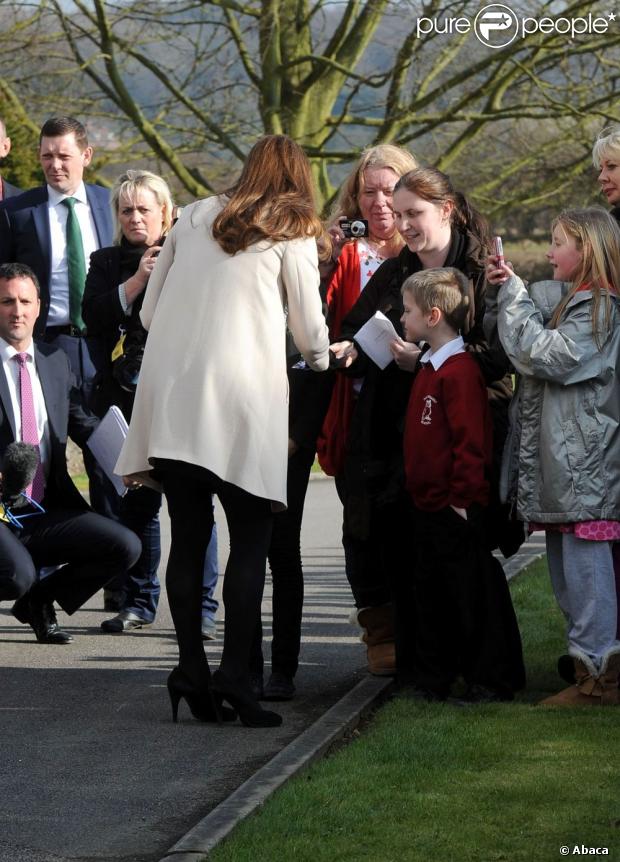 CASA REAL BRITÁNICA - Página 79 1081385-catherine-duchess-of-cambridge-and-620x0-1