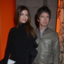 Sara MacDonald et Noel Gallagher - avant-première VIP de la rétrospective "David Bowie Is" au Victoria and Albert Museum - à Londres le 20 mars 2013.