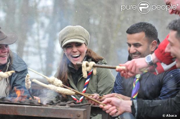 CASA REAL BRITÁNICA - Página 80 1084024-duchess-of-cambridge-cooks-around-a-620x0-2