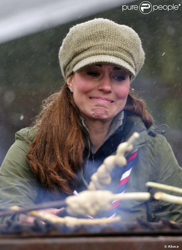 CASA REAL BRITÁNICA - Página 80 1084033-the-duchess-of-cambridge-cooking-bread-620x0-1