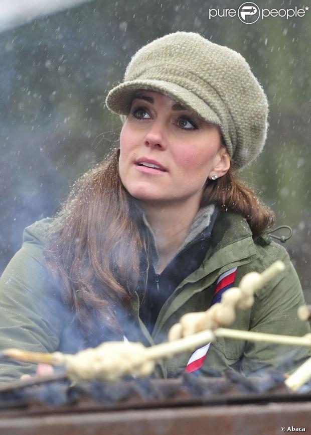 CASA REAL BRITÁNICA - Página 80 1084043-the-duchess-of-cambridge-cooking-bread-620x0-1