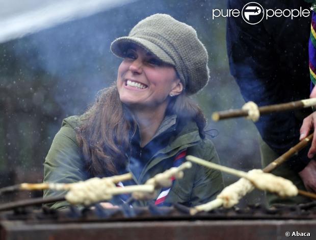 CASA REAL BRITÁNICA - Página 80 1084052-the-duchess-of-cambridge-cooking-bread-620x0-2