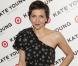 Maggie Gyllenhaal affiche sa coupe garçonne à la soirée de lancement de la collection Target de la styliste Kate Young à New York, le 9 avril 2013.