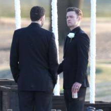 <p>Le chanteur Justin Timberlake fume un cigare et boit une bière lors du mariage de ses amis Nick Chastain et Kiana Bessa à Millington, le 14 avril 2013.</p>
<p>Photo exclusive</p>