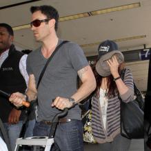 Megan Fox et son époux Brian Austin Green à l'aéroport de Los Angeles le 22 avril 2013