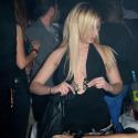 Nadège Lacroix, sexy avec son décolleté coquin, fête le succès de Michaël Youn