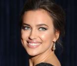 Irina Shayk assiste au dîner annuel des correspondants de la Maison Blanche célébrant les 100 ans de l'association White House Correspondents' Association (WHCA) à l'hôtel Washington Hilton. Washington, le 27 avril 2013.