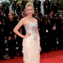 Kirsten Dunst sur le tapis rouge du Festival de Cannes 2011