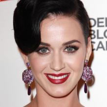 Katy Perry assiste au gala Delete Blood Cancer au Cipriani Wall Street. La chanteuse de 28 ans remettait à la créatrice Vera Wang le Delete Blood Cancer Award. New York, le 1er mai 2013.