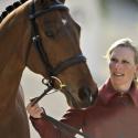 Zara Phillips garde son sourire et son style malgré les caprices de High Kingdom