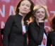 Olivia Wilde et Emma Stone à la 16e marche pour les femmes organisée par la marque Revlon pour la recherche contre le cancer. Cette dernière s'est déroulée de Times Square à Central Park à New York, le 4 mai 2013.