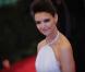 Katie Holmes au MET Ball 2013 : Dos nu, robe à traîne et regard envoûtant...