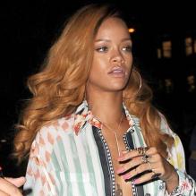 Rihanna, ultra chic en chemisier et jupe Balmain, sortait dîner au restaurant Da Silvano avant de retourner à son hôtel, le Gansevoort. New York, le 8 mai 2013.