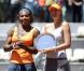 Serena Williams et Maria Sharapova côte à côte à l'issue de la finale du tournoi de Madrid remporté par l'Américane le 12 mai 2013 à Madrid