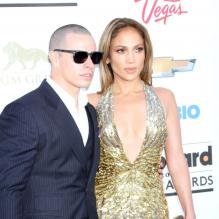 Jennifer Lopez et son petit ami Casper Smart sur le tapis des Billboard Music Awards au MGM Grand Garden Arena à Las Vegas, le 19 mai 2013.