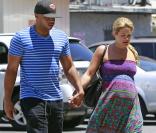Donald Faison (Scrubs) : CaCee Cobb dévoile son baby bump comme Jessica Simpson