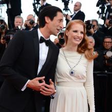 Jessica Chastain et Adrien Brody brillent à la montée des marches pour Cléôpatre au Palais des Festivals à Cannes, le 21 mai 2013.