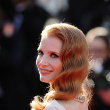 Jessica Chastain pendant la montée des marches pour Cléôpatre au Palais des Festivals à Cannes, le 21 mai 2013.