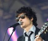 Les BB Brunes se frottent à du très lourd aux Festival des Vieilles Charrues, le 17/07/08