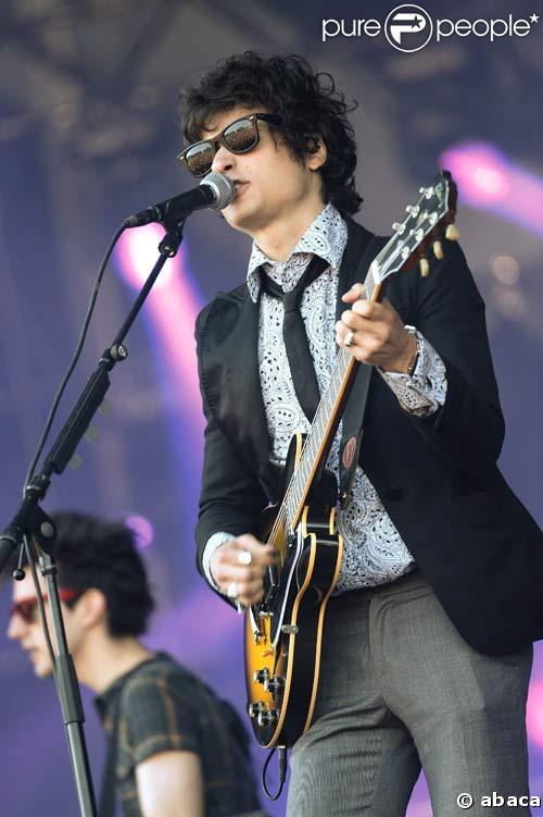 Les BB Brunes se frottent à du très lourd aux Festival des Vieilles Charrues, le 17/07/08