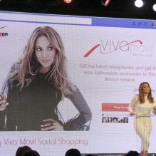 Jennifer Lopez est le visage de l'opération téléphonique "Viva Movil" lancée à Las Vegas, le 22 mai 2013.