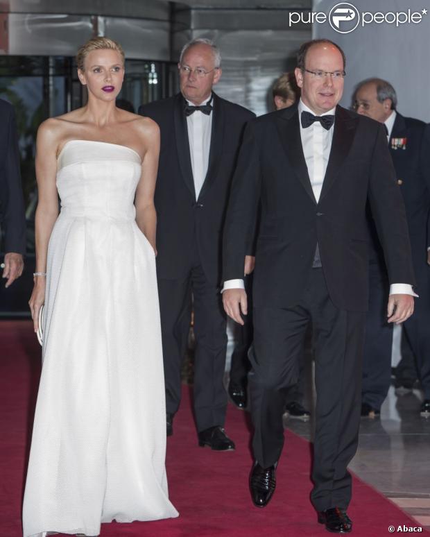 CASA PRINCIPESCA DE MÓNACO - Página 49 1139446-prince-albert-ii-of-monaco-and-princess-620x0-1