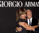 Tina Turner, 73 ans, et Sophia Loren, 78 ans, duel glamour pour Armani